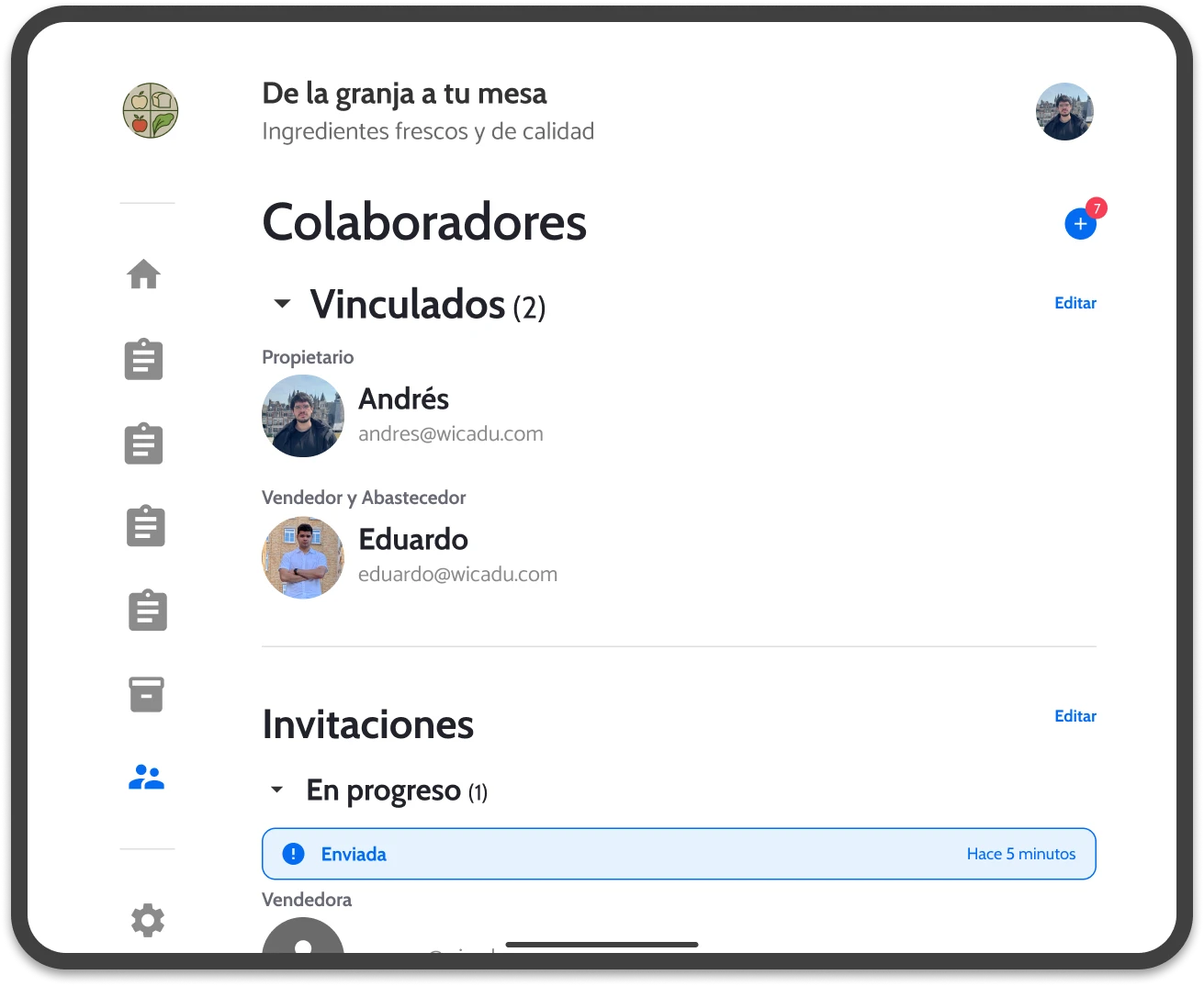 Interfaz de wicadu en una tablet para la gestión de empleados con colaboradores vinculados e invitaciones pendientes.